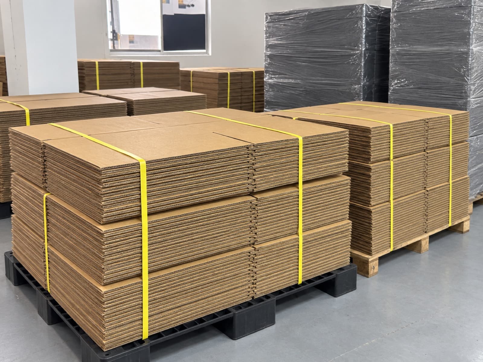 Flat cartons and cushioning material